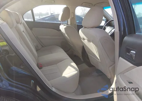 2010 Mercury Milan z USA, uszkodzony, nr VIN 3MEHM0HA6AR613244